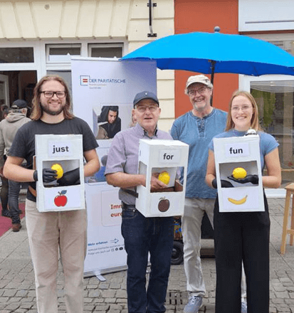 Das Team der Sucht- und Jugendberatung Holzminden als lebendiger Spielautomat
