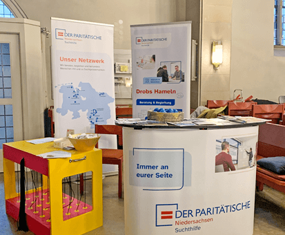Drobs Hameln mit einem Informationsstand bei der Vesperkirche